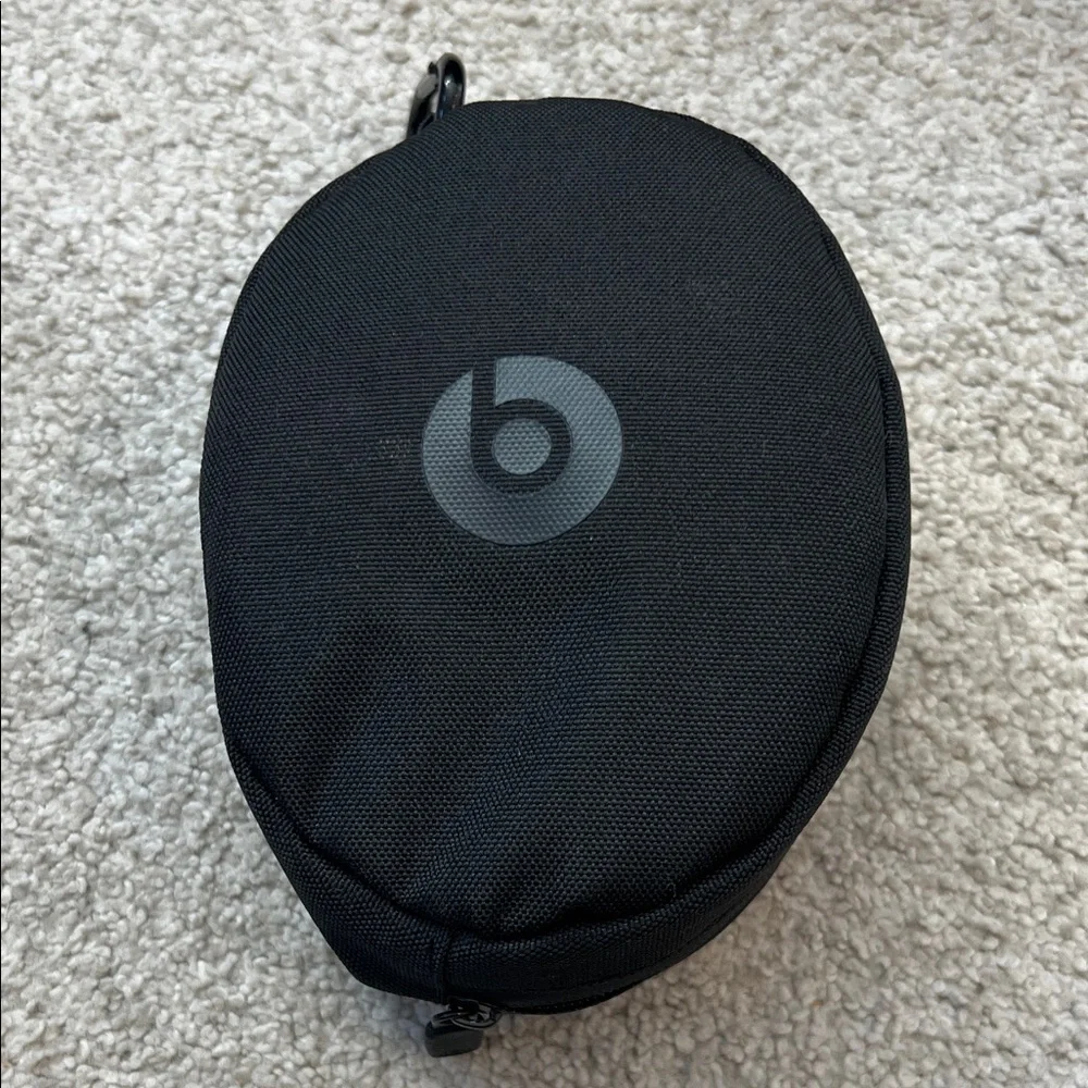 Beats Solo 3 Wireless Headphones - Picture 2 of 3